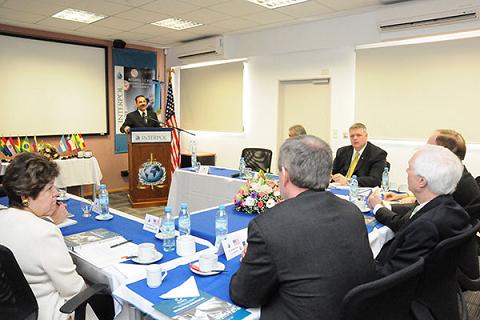 Congresistas estadounidenses visitan Oficina Regional de INTERPOL en Argentina
