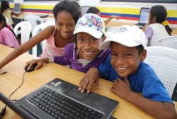 La frecuencia de 450MHz permitiría masificar el uso de la banda ancha móvil en áreas de poca cobertura, particularmente rurales.  Foto: Ministerio TIC Colombia/Flickr. 