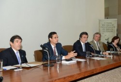 De la izq. para la der.: Franzin; Abrão; Cardozo; Aurélio Rios; subprocurador-general de la República; y Claire Healy, del ICMPD. Foto ONODC