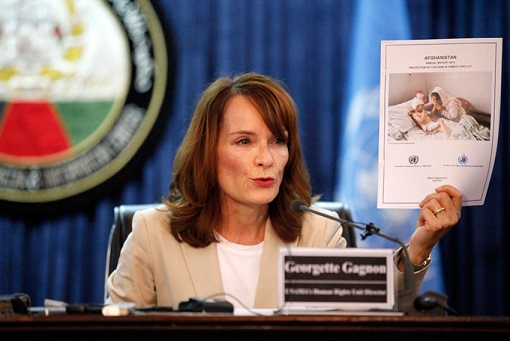 La directora de Derechos Humanos de la UNAMA, Georgette Gragnon, durante una conferencia de prensa en Kabul, Afganistán Foto. Fardin Waezi / UNAMA
