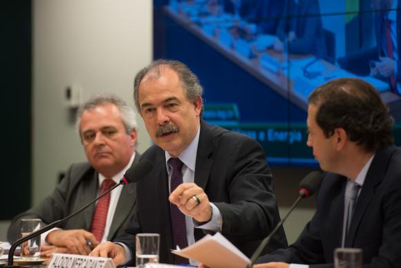 ministro jefe de la Casa Civil, Aloizio Mercadante (Cento), durante la audiencia en la Comisión de Minas y Energía de la Cámara de Diputados Marcelo Camargo/Agência Brasil
