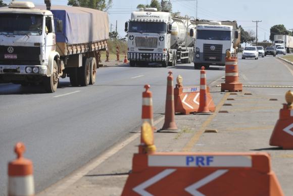 De acuerdo con la Investigación CNT de Carreteras 2015, el porcentaje de carreteras con problemas llega al 57,3%Marcello Casal Jr./Agência Brasil