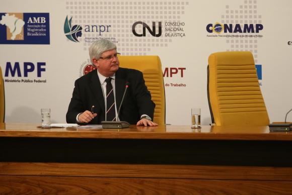 A Agência Brasil  ---