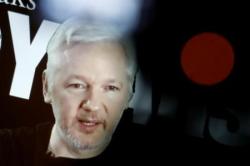 El fundador de WikiLeaks, Julian Assange, habla por videoconferencia con motivo del décimo aniversario de WikiLeaks, en Berlín