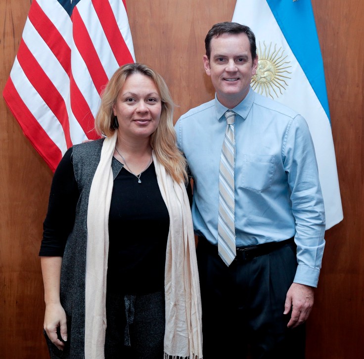 Foto Embajada EE.UU. en Buenos Aires . Alika Kinan-Tom Cooney