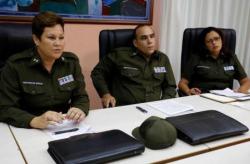 De izquierda a derecha en la imagen: Los tenientes coroneles  Imandra Oceguera, Marco Rodríguez y Dalgys Lamorut  en una entrevista con Reuters en La Habana